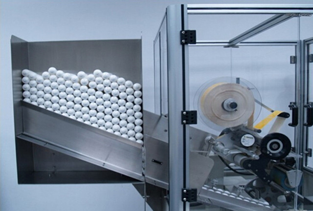 Automatische Buis Etiketteringsmachine voor De Details van de Lotionbuizen van de Deegroom